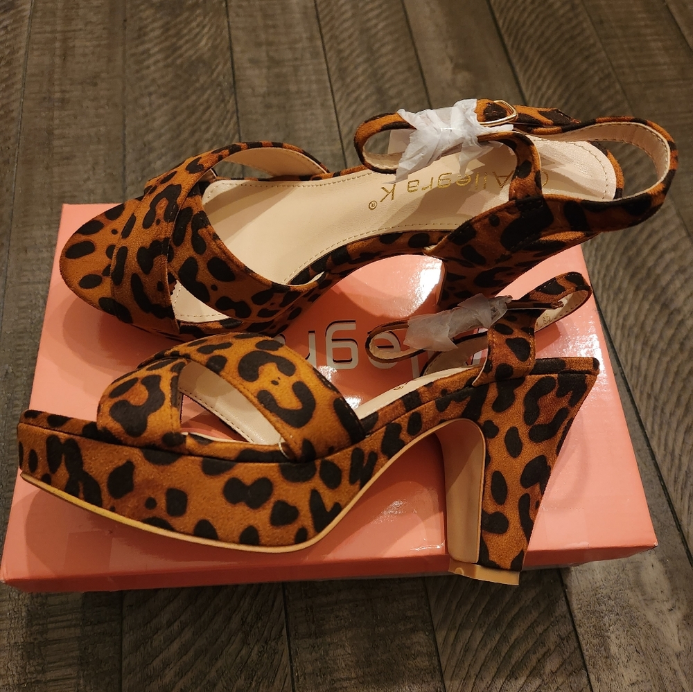 Women's cheetah print chunky plat form with 3" heel
